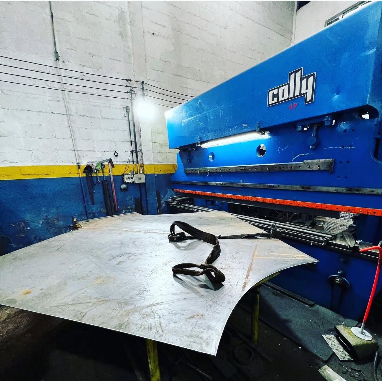 Máquina de Dobra Colly - USITECH